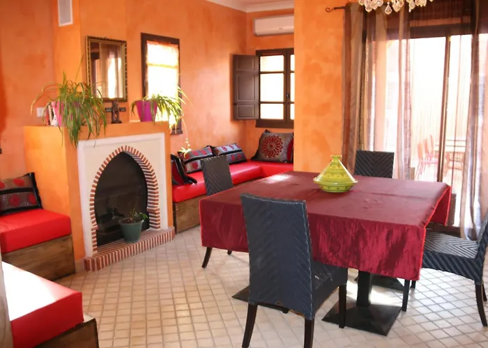 Meknes, 7 Au Village Naturiste Couple Only Riad